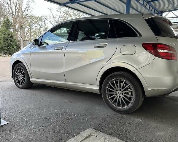 Серый Мерседес Б-класс, объемом двигателя 0 л и пробегом 72 тыс. км за 14300 $, фото 1 на Automoto.ua