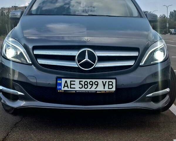 Сірий Мерседес Б-клас, об'ємом двигуна 0 л та пробігом 144 тис. км за 13200 $, фото 1 на Automoto.ua