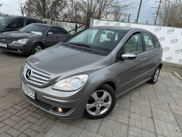 Серый Мерседес Б-класс, объемом двигателя 2 л и пробегом 156 тыс. км за 6800 $, фото 1 на Automoto.ua