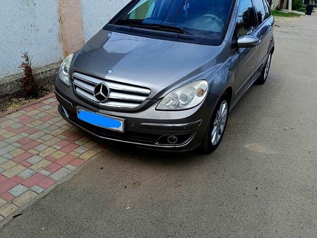 Серый Мерседес Б-класс, объемом двигателя 20 л и пробегом 230 тыс. км за 6300 $, фото 1 на Automoto.ua