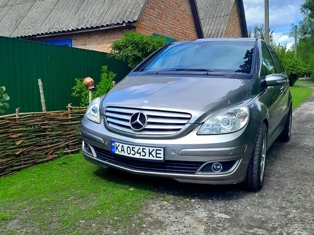 Сірий Мерседес Б-клас, об'ємом двигуна 2 л та пробігом 305 тис. км за 6400 $, фото 1 на Automoto.ua