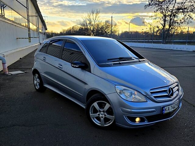 Серый Мерседес Б-класс, объемом двигателя 1.6 л и пробегом 390 тыс. км за 5900 $, фото 1 на Automoto.ua