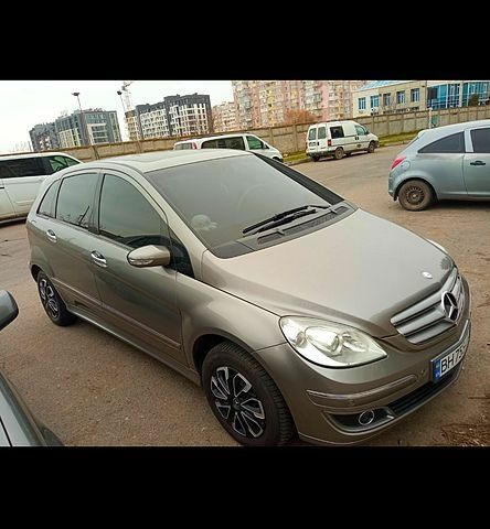 Серый Мерседес Б-класс, объемом двигателя 1.5 л и пробегом 230 тыс. км за 7000 $, фото 1 на Automoto.ua