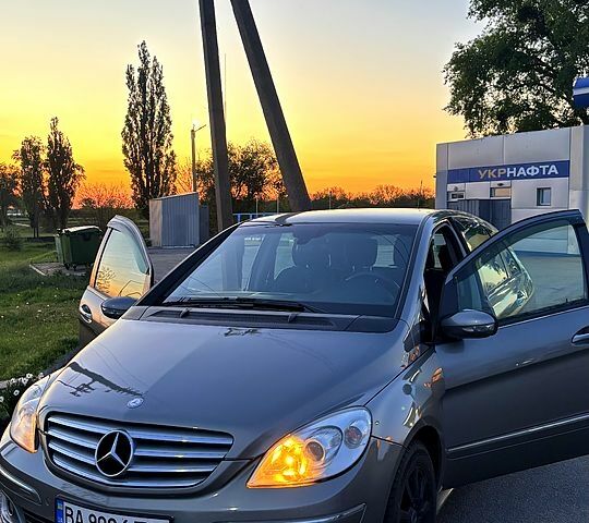 Сірий Мерседес Б-клас, об'ємом двигуна 1.7 л та пробігом 202 тис. км за 7000 $, фото 1 на Automoto.ua