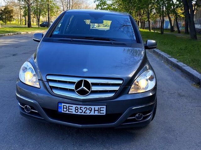 Сірий Мерседес Б-клас, об'ємом двигуна 1.7 л та пробігом 215 тис. км за 7700 $, фото 1 на Automoto.ua