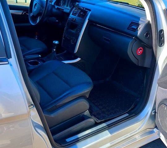 Сірий Мерседес Б-клас, об'ємом двигуна 2 л та пробігом 196 тис. км за 8800 $, фото 1 на Automoto.ua