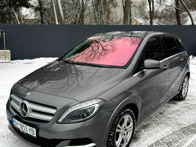 Серый Мерседес Б-класс, объемом двигателя 0 л и пробегом 10800 тыс. км за 10000 $, фото 1 на Automoto.ua