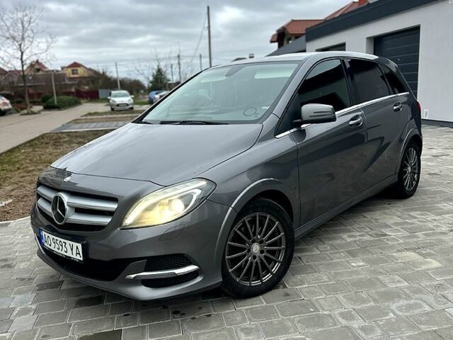 Сірий Мерседес Б-клас, об'ємом двигуна 0 л та пробігом 220 тис. км за 9900 $, фото 1 на Automoto.ua