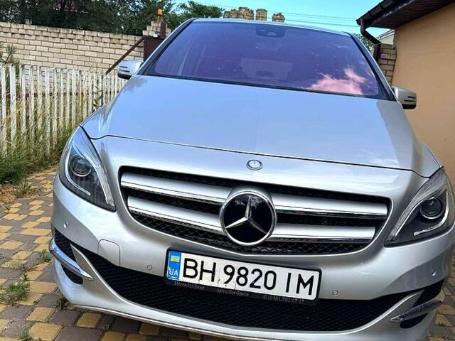 Сірий Мерседес Б-клас, об'ємом двигуна 0 л та пробігом 77 тис. км за 15500 $, фото 1 на Automoto.ua