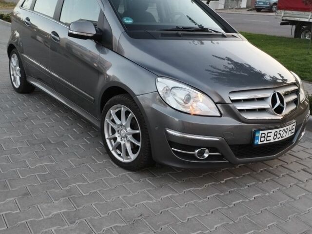 Серый Мерседес Б-класс, объемом двигателя 1.7 л и пробегом 213 тыс. км за 9300 $, фото 1 на Automoto.ua