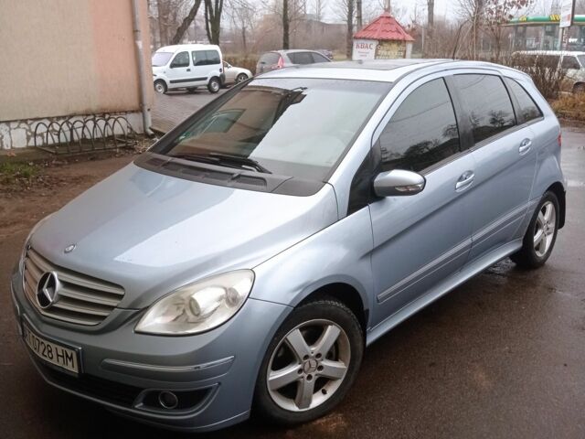 Синий Мерседес Б-класс, объемом двигателя 2 л и пробегом 275 тыс. км за 5400 $, фото 1 на Automoto.ua