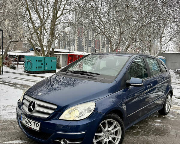 Синий Мерседес Б-класс, объемом двигателя 1.7 л и пробегом 92 тыс. км за 8600 $, фото 1 на Automoto.ua