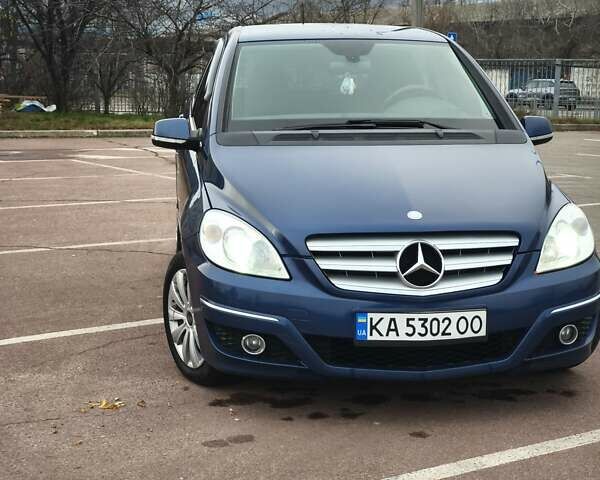 Синий Мерседес Б-класс, объемом двигателя 2 л и пробегом 328 тыс. км за 7800 $, фото 1 на Automoto.ua