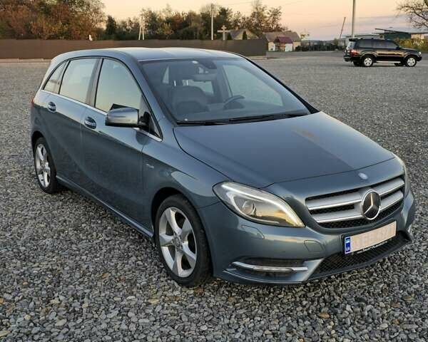 Синий Мерседес Б-класс, объемом двигателя 1.7 л и пробегом 180 тыс. км за 10900 $, фото 1 на Automoto.ua