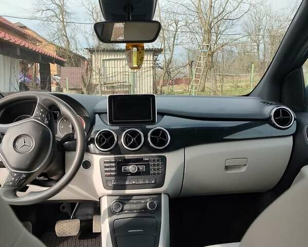 Синий Мерседес Б-класс, объемом двигателя 1.8 л и пробегом 280 тыс. км за 11000 $, фото 1 на Automoto.ua