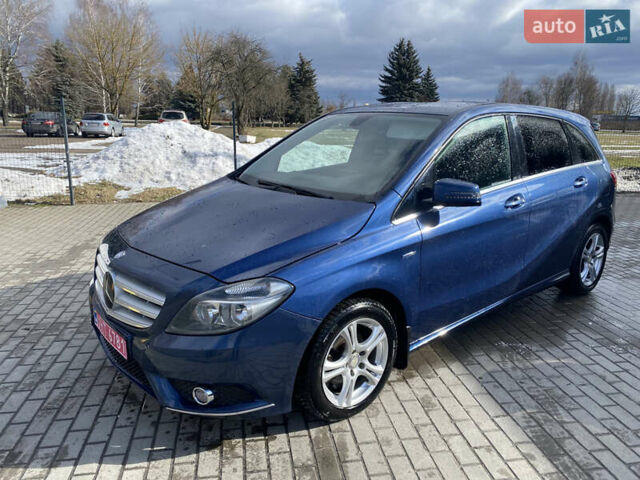 Синий Мерседес Б-класс, объемом двигателя 1.8 л и пробегом 239 тыс. км за 8300 $, фото 1 на Automoto.ua
