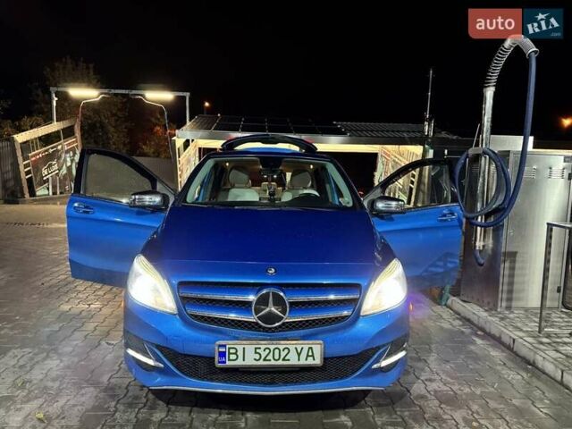 Синій Мерседес Б-клас, об'ємом двигуна 0 л та пробігом 128 тис. км за 9800 $, фото 1 на Automoto.ua