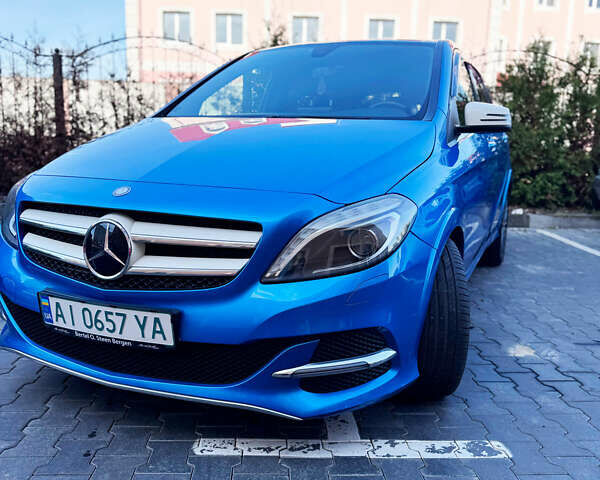 Синий Мерседес Б-класс, объемом двигателя 0 л и пробегом 92 тыс. км за 10999 $, фото 1 на Automoto.ua