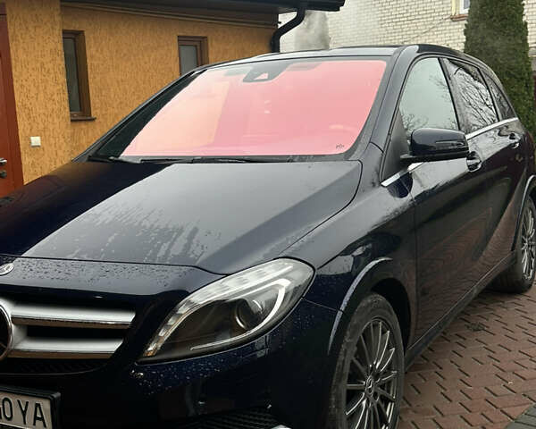 Синий Мерседес Б-класс, объемом двигателя 0 л и пробегом 143 тыс. км за 10200 $, фото 1 на Automoto.ua