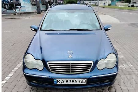 Синий Мерседес Ц 220, объемом двигателя 2.1 л и пробегом 221 тыс. км за 6800 $, фото 1 на Automoto.ua