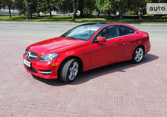 Красный Мерседес Ц 250, объемом двигателя 1.8 л и пробегом 36 тыс. км за 13800 $, фото 1 на Automoto.ua