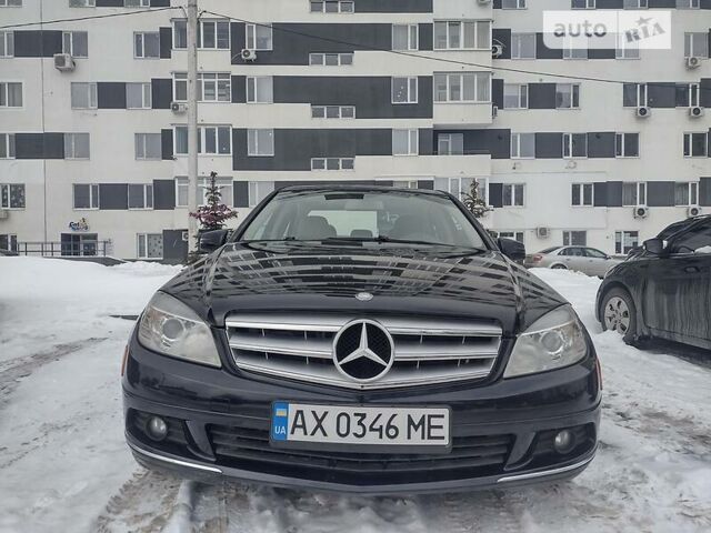 Синий Мерседес Ц 300, объемом двигателя 3 л и пробегом 178 тыс. км за 12000 $, фото 1 на Automoto.ua