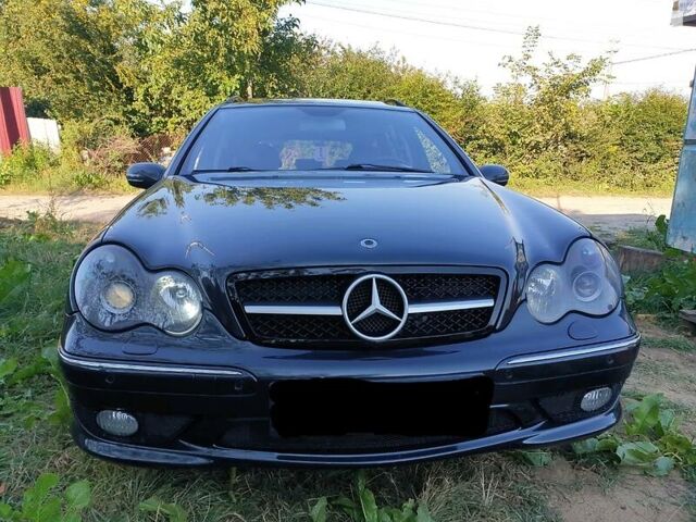 Синій Мерседес C 32 AMG, об'ємом двигуна 3.2 л та пробігом 220 тис. км за 17069 $, фото 1 на Automoto.ua