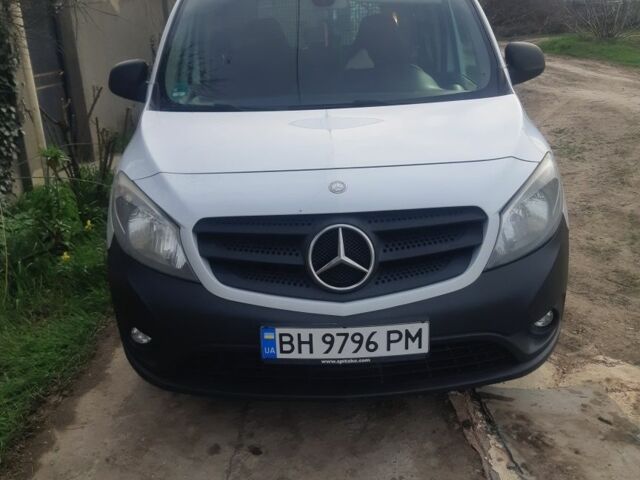 Белый Мерседес Ц-Класс, объемом двигателя 1.5 л и пробегом 233 тыс. км за 10000 $, фото 1 на Automoto.ua