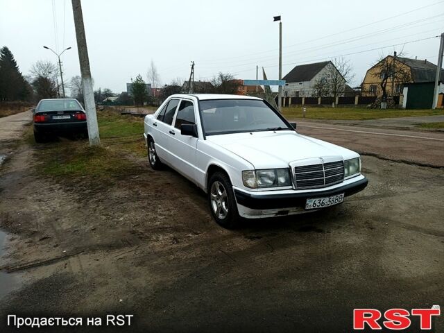 Білий Мерседес Ц-Клас, об'ємом двигуна 2 л та пробігом 320 тис. км за 1850 $, фото 1 на Automoto.ua