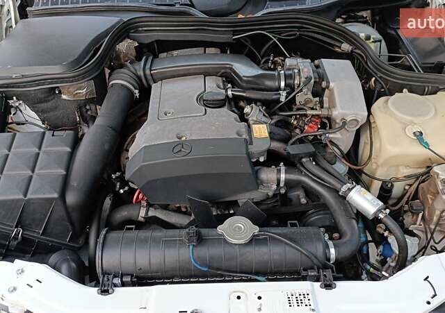 Белый Мерседес Ц-Класс, объемом двигателя 1.8 л и пробегом 430 тыс. км за 3200 $, фото 1 на Automoto.ua