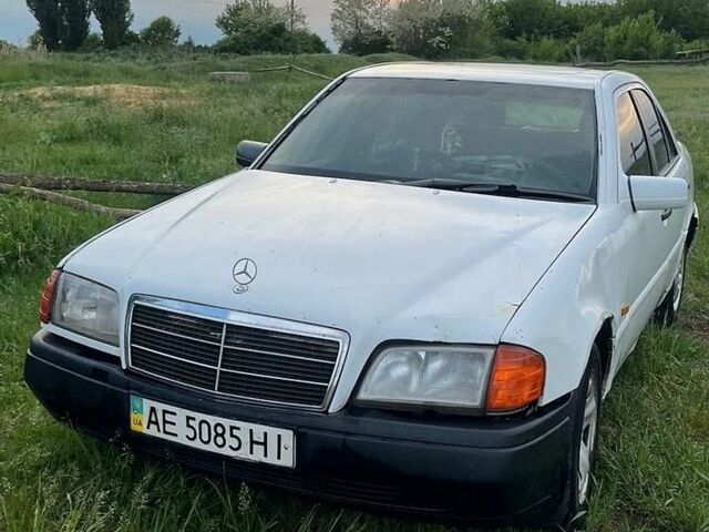 Білий Мерседес Ц-Клас, об'ємом двигуна 1.8 л та пробігом 450 тис. км за 1400 $, фото 1 на Automoto.ua