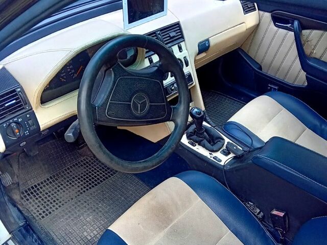 Білий Мерседес Ц-Клас, об'ємом двигуна 2 л та пробігом 780 тис. км за 3300 $, фото 1 на Automoto.ua