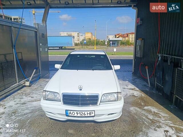 Белый Мерседес Ц-Класс, объемом двигателя 0 л и пробегом 640 тыс. км за 2700 $, фото 1 на Automoto.ua