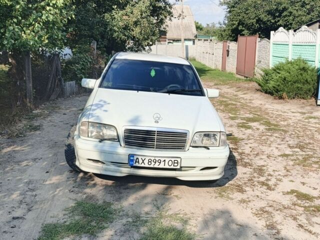 Білий Мерседес Ц-Клас, об'ємом двигуна 1.8 л та пробігом 415 тис. км за 2500 $, фото 1 на Automoto.ua