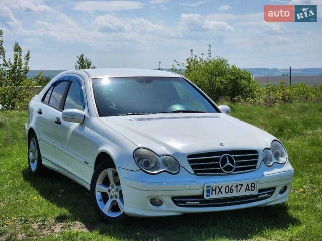 Белый Мерседес Ц-Класс, объемом двигателя 2.1 л и пробегом 329 тыс. км за 6250 $, фото 1 на Automoto.ua