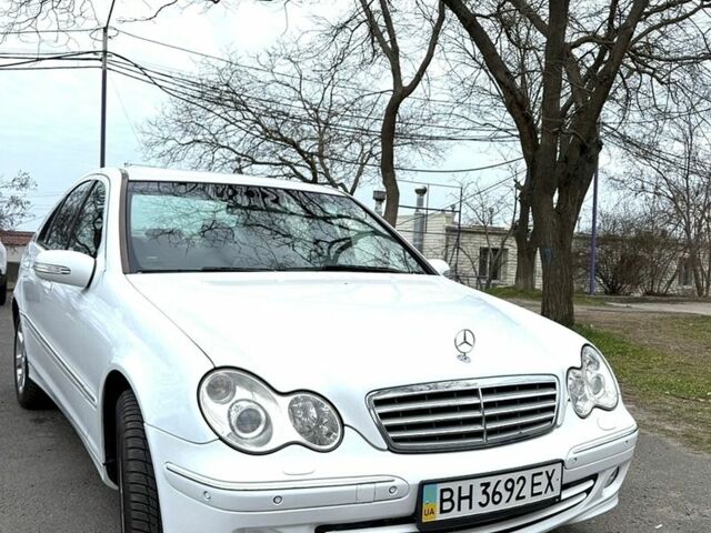 Белый Мерседес Ц-Класс, объемом двигателя 1.8 л и пробегом 250 тыс. км за 6900 $, фото 1 на Automoto.ua