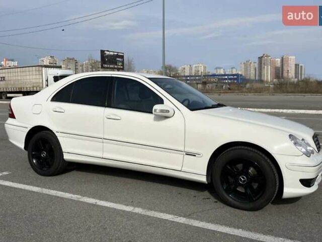 Білий Мерседес Ц-Клас, об'ємом двигуна 1.8 л та пробігом 220 тис. км за 6900 $, фото 1 на Automoto.ua
