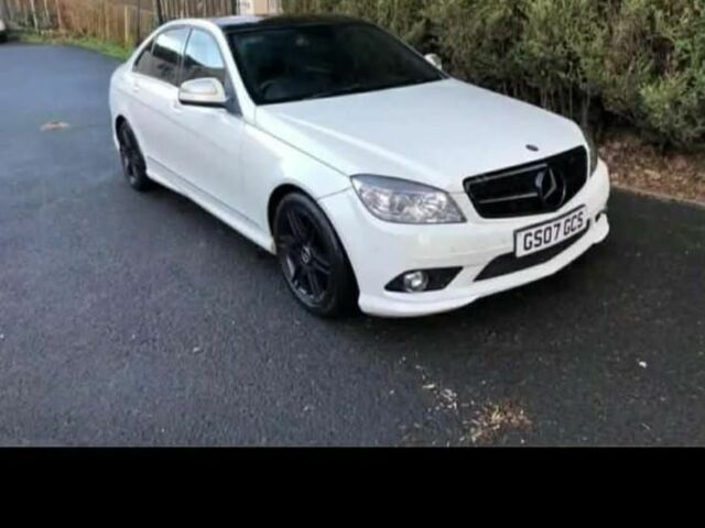 Белый Мерседес Ц-Класс, объемом двигателя 2.2 л и пробегом 190 тыс. км за 4152 $, фото 1 на Automoto.ua