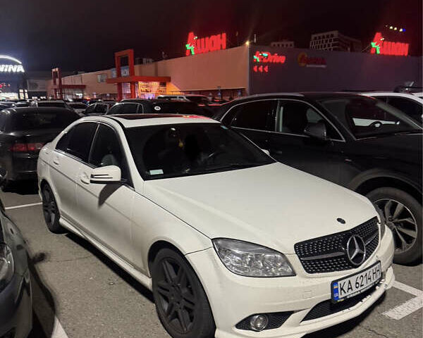 Білий Мерседес Ц-Клас, об'ємом двигуна 3.5 л та пробігом 285 тис. км за 9500 $, фото 1 на Automoto.ua