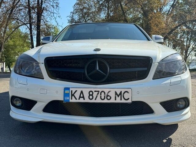 Білий Мерседес Ц-Клас, об'ємом двигуна 3 л та пробігом 243 тис. км за 9700 $, фото 1 на Automoto.ua