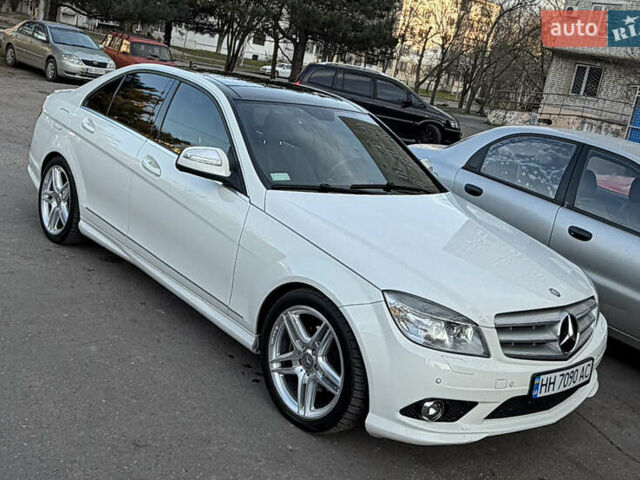 Білий Мерседес Ц-Клас, об'ємом двигуна 3 л та пробігом 132 тис. км за 10000 $, фото 1 на Automoto.ua