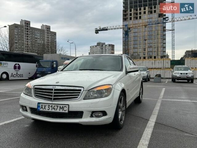 Белый Мерседес Ц-Класс, объемом двигателя 3 л и пробегом 205 тыс. км за 7000 $, фото 1 на Automoto.ua