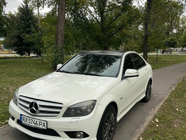 Білий Мерседес Ц-Клас, об'ємом двигуна 1.8 л та пробігом 208 тис. км за 7500 $, фото 1 на Automoto.ua