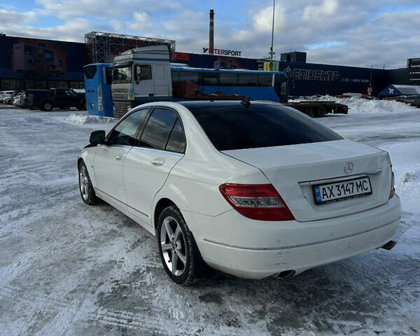 Белый Мерседес Ц-Класс, объемом двигателя 3 л и пробегом 160 тыс. км за 7200 $, фото 1 на Automoto.ua