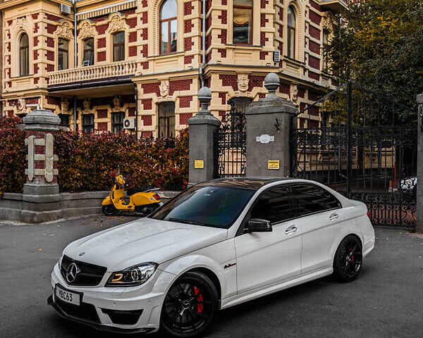 Белый Мерседес Ц-Класс, объемом двигателя 6.21 л и пробегом 115 тыс. км за 60000 $, фото 1 на Automoto.ua