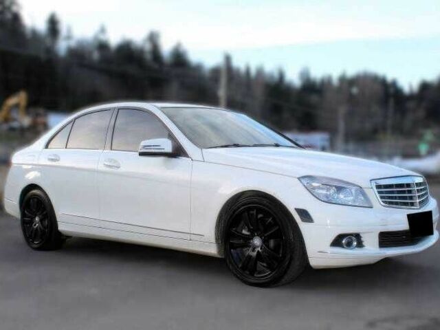Білий Мерседес Ц-Клас, об'ємом двигуна 3 л та пробігом 150 тис. км за 10000 $, фото 1 на Automoto.ua
