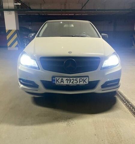 Белый Мерседес Ц-Класс, объемом двигателя 1.8 л и пробегом 152 тыс. км за 11000 $, фото 1 на Automoto.ua