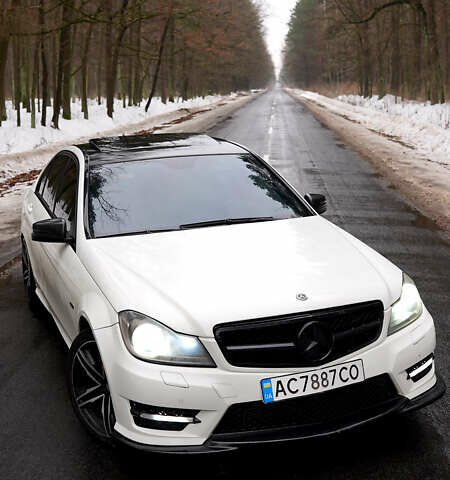 Білий Мерседес Ц-Клас, об'ємом двигуна 1.8 л та пробігом 310 тис. км за 9500 $, фото 1 на Automoto.ua