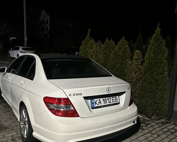 Белый Мерседес Ц-Класс, объемом двигателя 1.8 л и пробегом 152 тыс. км за 10500 $, фото 1 на Automoto.ua