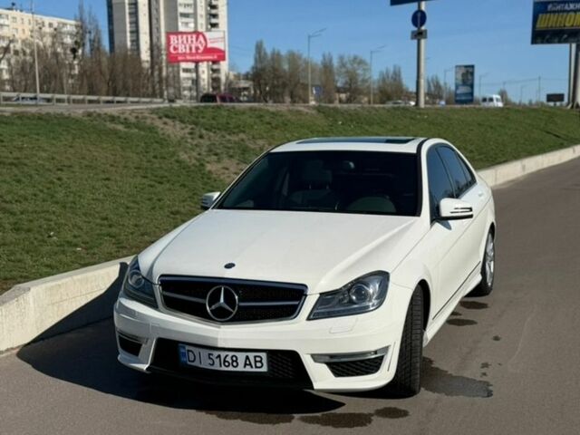 Белый Мерседес Ц-Класс, объемом двигателя 3 л и пробегом 129 тыс. км за 10299 $, фото 1 на Automoto.ua
